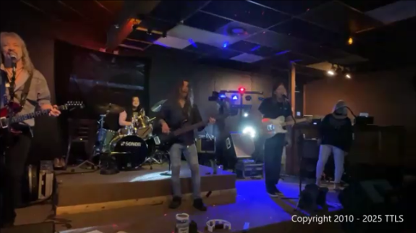 Angel Isaacs "Knockin' on Heaven's Door" @The Chris Max Jam Night